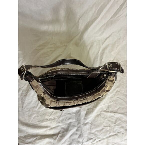 Classic Coach Signature Brown Shoulder Bag – Timeless Everyday Style - Picture 3 of 3